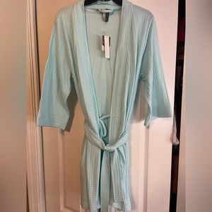 Jaclyn Intamintes Robe Size Medium NWT